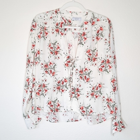 Flynn Skye Get Away Lace Up Front Day Desire White Red Floral Blouse XS - Picture 1 of 7